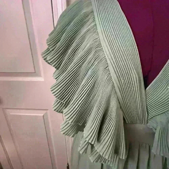 Solid Ruffle Sleeve Plunging Dress - Picture 9 of 10